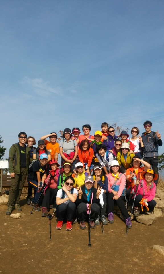 신어산 정상 : 산행팀